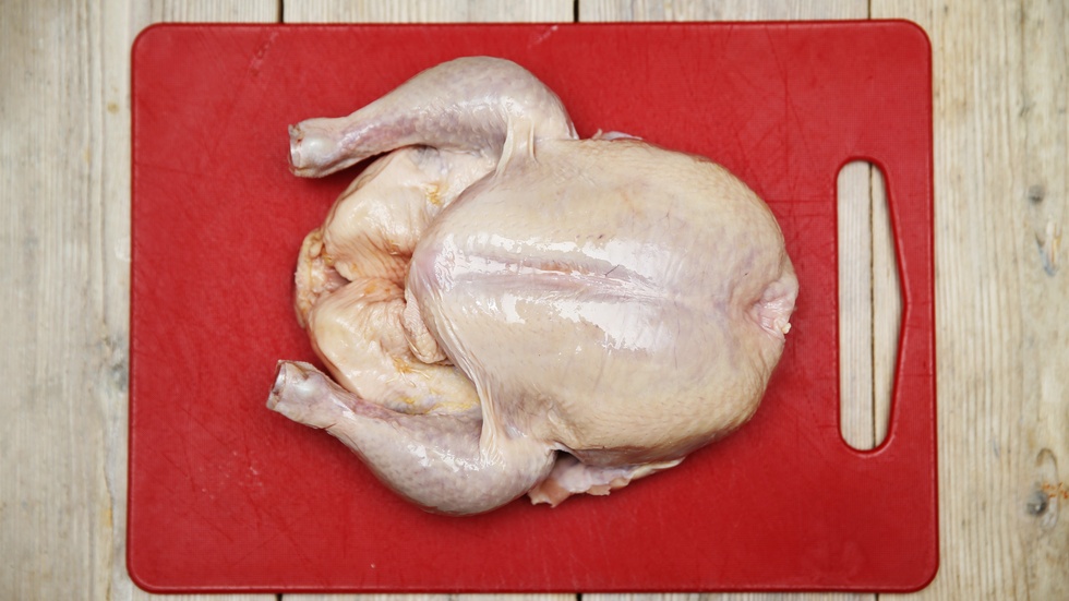 Allt tydligare rekommendationer att minska köttintaget i kombination med avslöjanden om brister inom djurhållningen, senast UG:s "Kycklingens pris" gör att insändarskribenten inte ser någon annan lösning än att vi slutar äta djur.