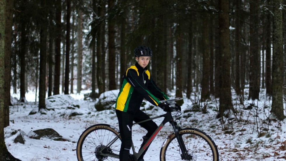 Arvid Svensson började med mountainbikeorientering för ungefär tre år sedan, under 2018. På den relativt korta tiden har han hunnit ta två SM-guld och ett SM-silver. 