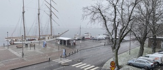 Första snön föll över Västervik – då väntas mer