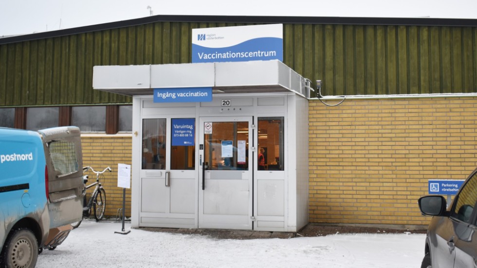 Vaccinationscentrum på Anderstorg. Skribenten tycker att det finns motstridiga uppgifter om var man kan få ta sprutor.