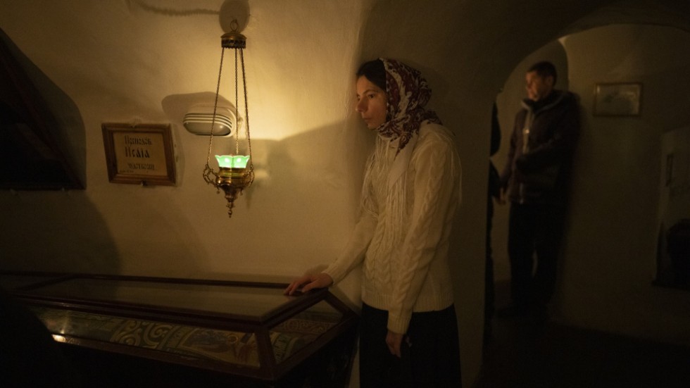 Troende besöker klostret Petjerska i Kiev.