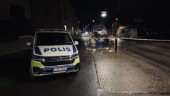 Ung man skjuten – stora avspärrningar i centrala Nyköping ✓Två gripna för mordförsök