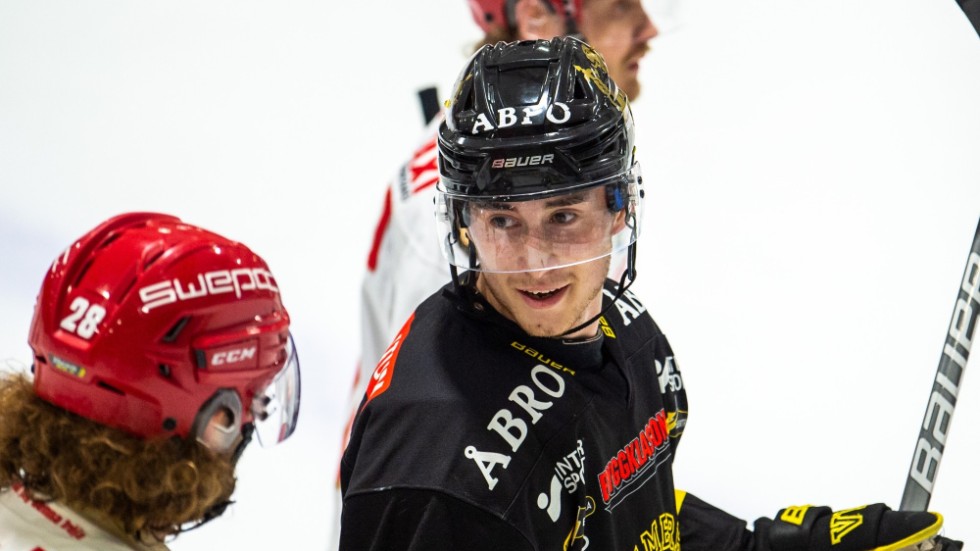 Vimmerby Hockeys Anton Carlsson är utlånad till Tingsryd och har gjort sin första allsvenska poäng.