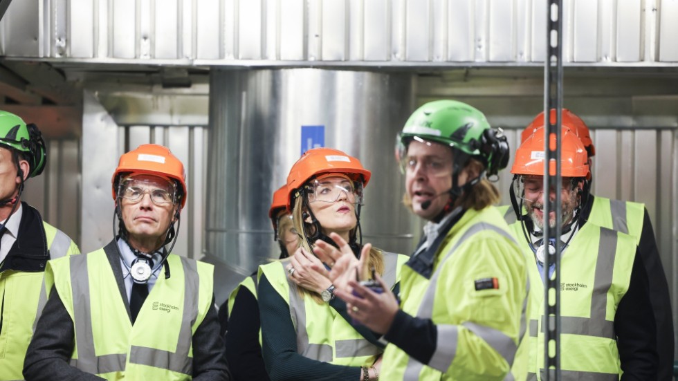 Statsminister Ulf Kristersson och Europaparlamentets talman Roberta Metsola besöker kraftvärmeverket i Stockholm.