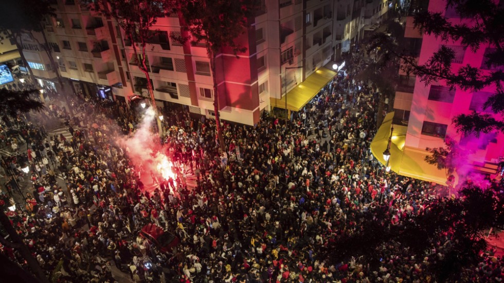 Marockaner samlades på gatan i huvudstaden Rabat för att fira segern mot Spanien.