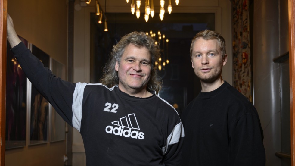Erik Haag och Björn Gustafsson skildrar manlig vänskap genom att driva med padel i "Padeldrömmar" i TV4.