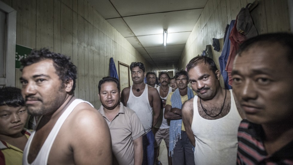 Migrantarbetare från bland annat Indien, Pakistan, Nepal, Bangladesh och Sri Lanka har jobbat i hälsovådliga förhållanden inför fotbolls-VM i Qatar.