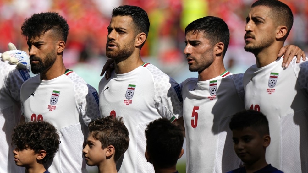 Irans spelare sjöng till slut nationalsången, här inför matchen mot Wales. Arkivbild.