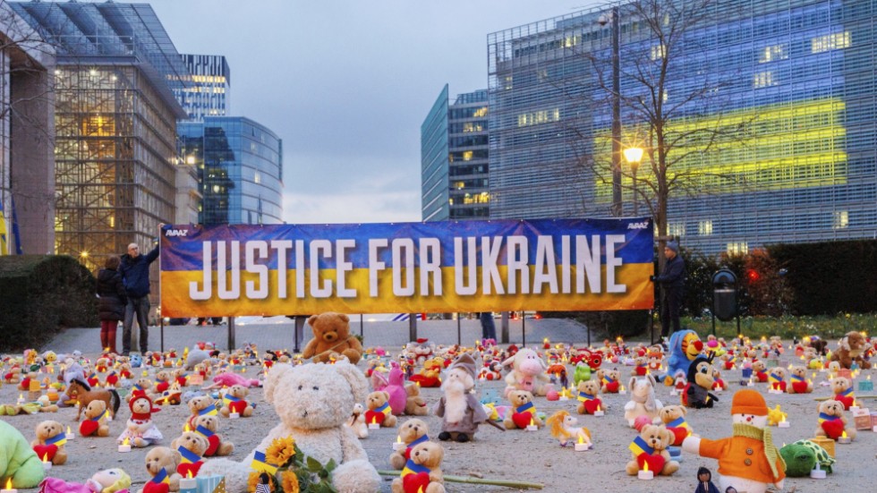 Manifestation för att uppmärksamma massförflyttningen av barn från Ukraina till Ryssland framför EU-kommissionens högkvarter i Bryssel den 23 februari 2023.