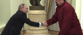 Putin gav kompispris till Steven Seagal