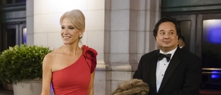 Conway skiljer sig från Trump-kritiske maken