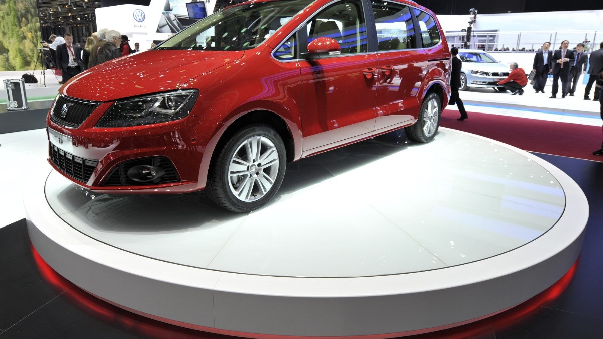 Bil med 23 passagerare stoppades vid gräns