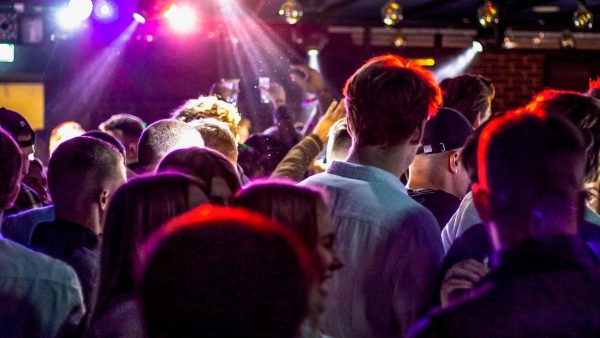 Mad dog satsar på nattklubb för personer över 40