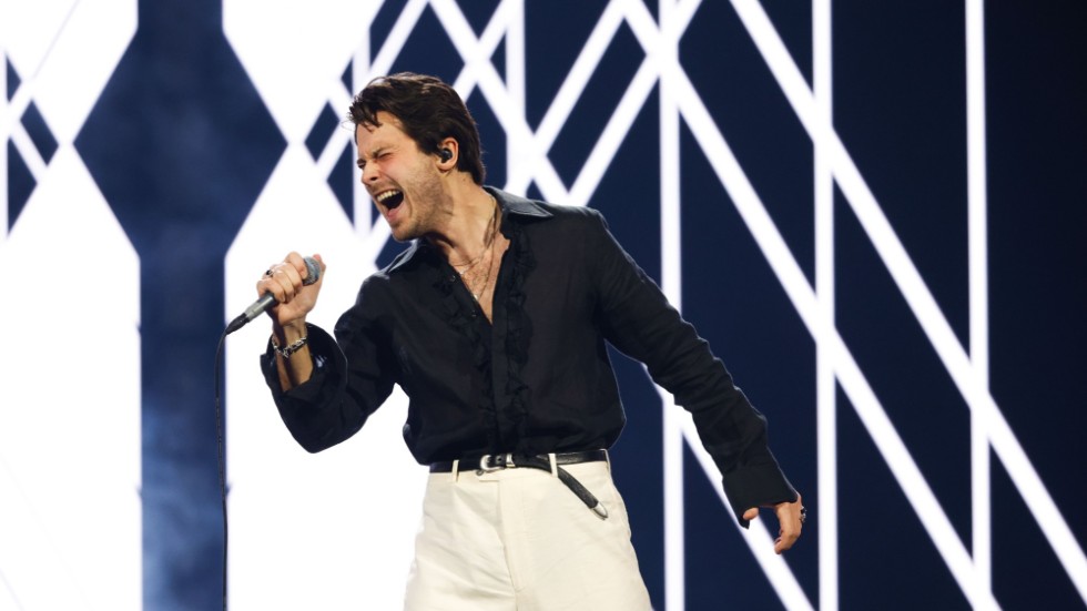 Victor Crone, som deltar med låten "Diamonds, hade lite röstproblem under fredagens genrep inför Melodifestivalen i Göteborg.