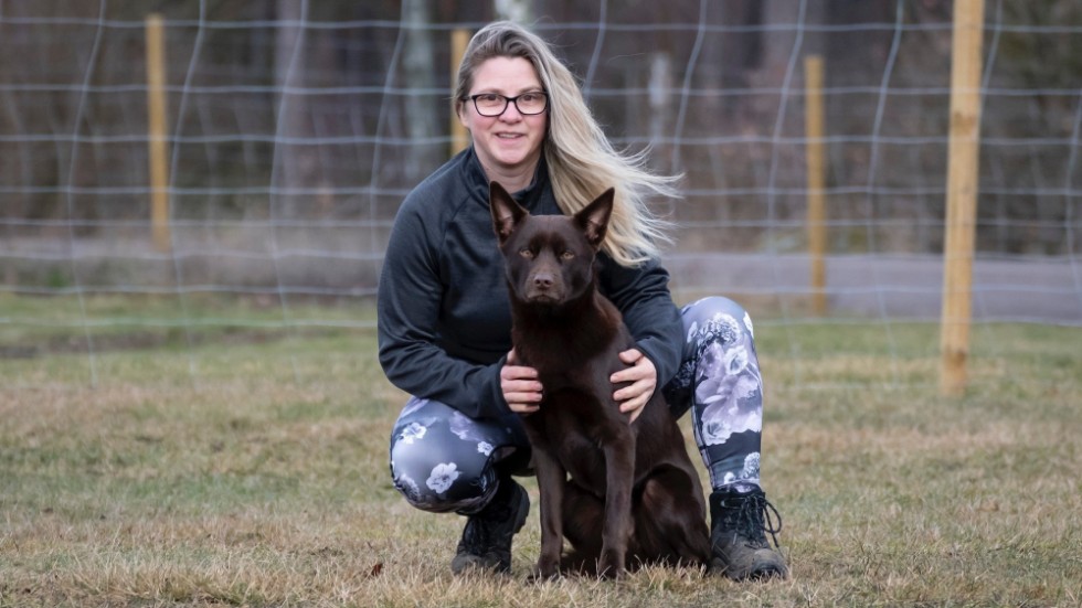 Emma Kennmark och Bruno blev först i landet att utbilda sig inom hundunderstödd psykoterapi. Så förutom att de är matte och hund, är de också kollegor.