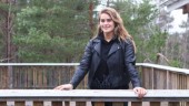 Sara, 27, om udda kombon: Lastbilschaufför, racingförare – och modell: "Tjejer kan göra det också"