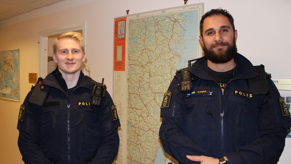 Ludwig och Kawan är två av de nyanställda poliserna i Hultsfred. De trivs med att jobba i en mindre kommun och tycker om den familjära känslan på polisstationen.