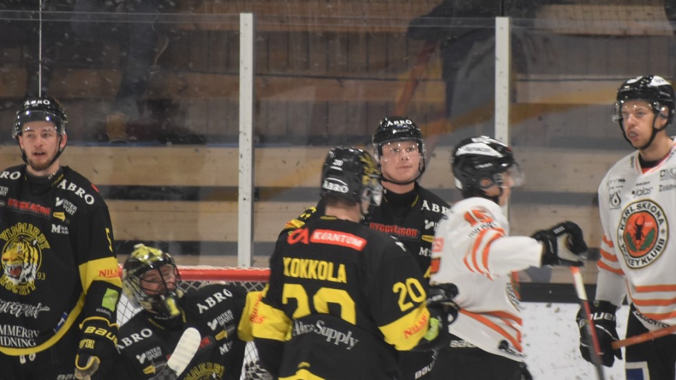 Vimmerby Hockey hade det tufft mot Karlskrona hemma. 