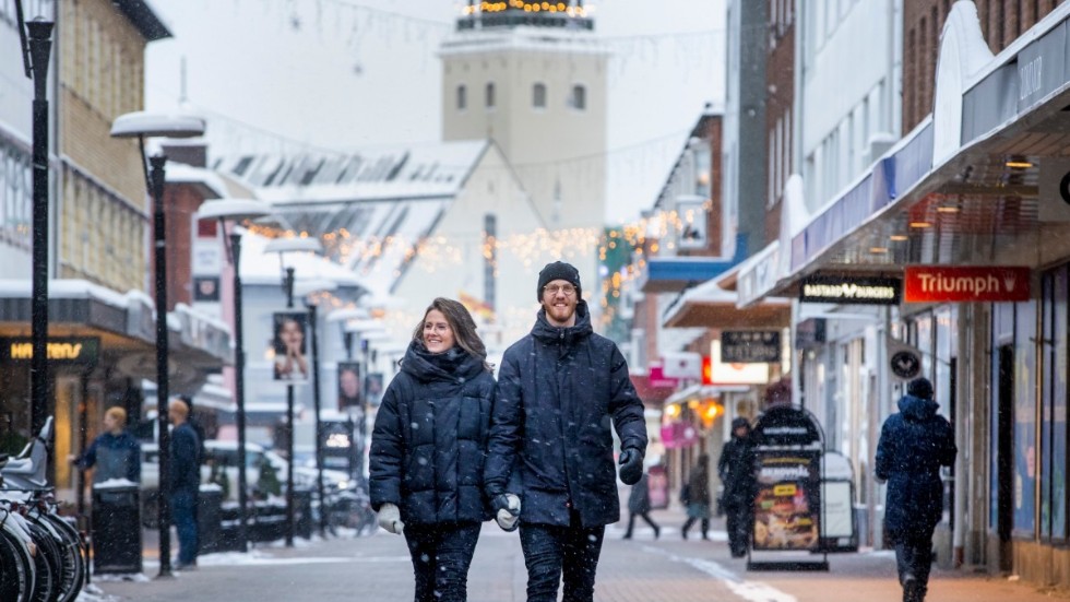 Nytt jobb, nygammal stad och nytt liv. Amanda Koss och Andreas Koss har flyttat till Skellefteå och ska bygga hus i Kåge.