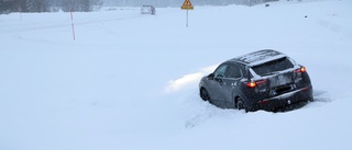 Bil i diket efter olycka på Arvidsjaurvägen