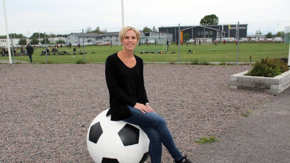 Fotbollsmorsa. Alla Marie Nordins tre barn spelar fotboll i Smedby AIS.