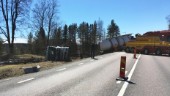Lastbil skulle bärgas efter olycka – orsakade köer på E 4