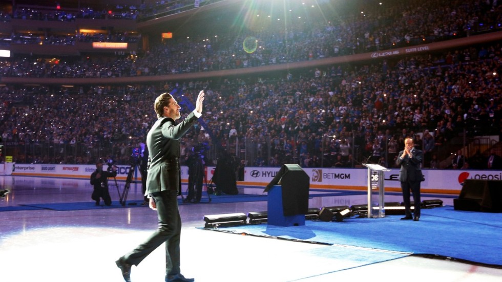 Henrik Lundqvist hyllades på ett fullsatt Madison Square Garden.