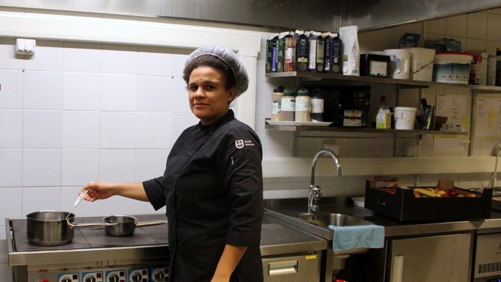 Rafaelina Diaz har, de senaste två månaderna, haft praktik i köket på Värgårdsskolan. Nu tar praktiken slut och hon kommer få möjlighet att vikariera.