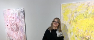 Långt konstnärsliv tar sig starka uttryck i Piteå konsthall: "Konsten ligger för mig väldigt nära kaos"