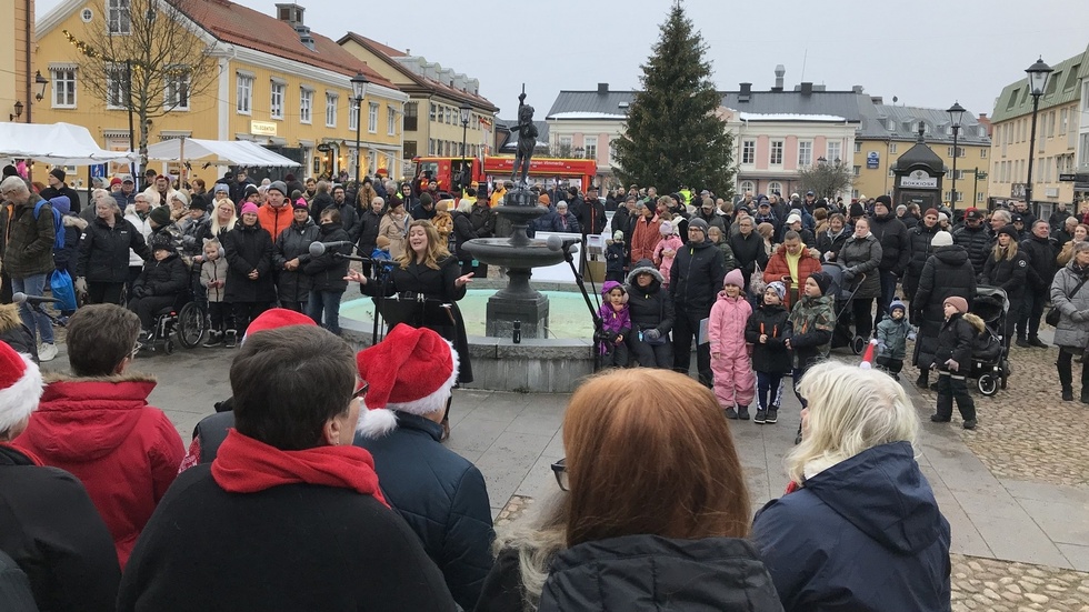 Precis som tidigare år blir det körsång framför rådhuset.