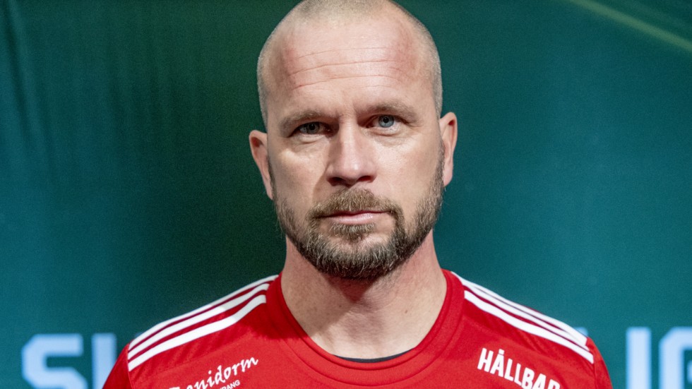 Tobias Linderoth avslutade sejouren i Skövde med att hålla laget kvar i superettan. Arkivbild.