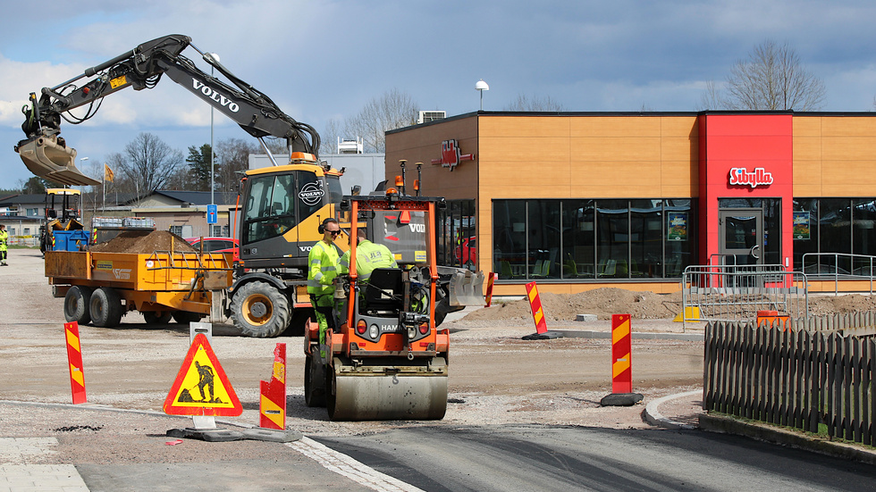 Sibylla kräver skadestånd för minskad försäljning i samband med vägarbetet vid Norra Oskarsgatan.