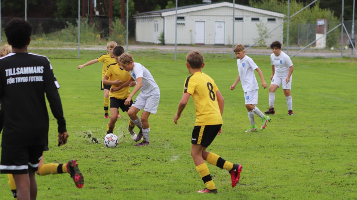 Katrineholm cup är i full gång på regntunga planer
