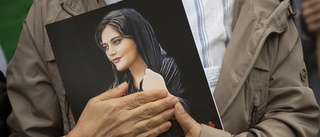 Mahsa Aminis familj stoppas från att lämna Iran