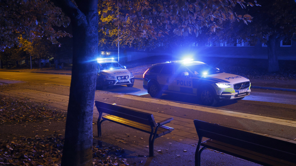Polis på plats i Ronna i Södertälje efter mordet på 41-åringen den 1 oktober 2022. Arkivbild.