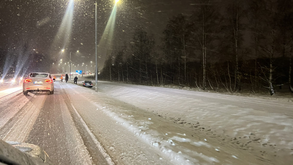 En bilist körde av vägen i Lambohov i Linköping på torsdagen.