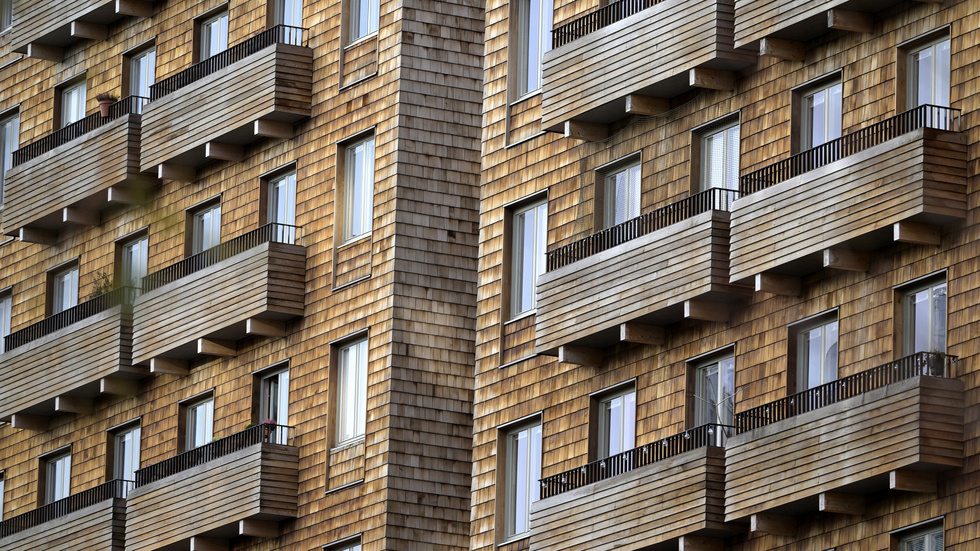 Träfasader på bostäder i det nya området Haga Norra vid Karolinska i Stockholm. Arkivbild.