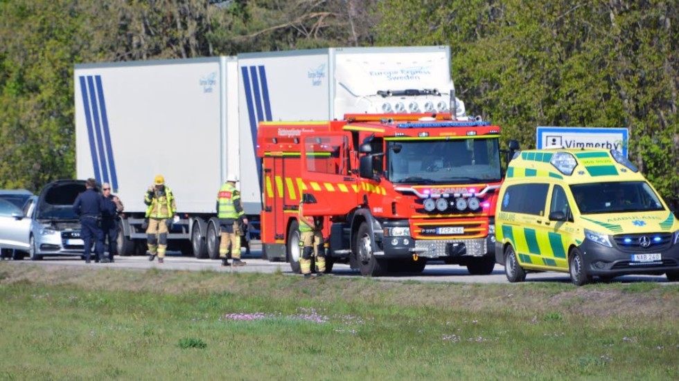 En trafikolycka inträffade på onsdagsmorgonen på riksväg 40 öster om Åkeborondellen.