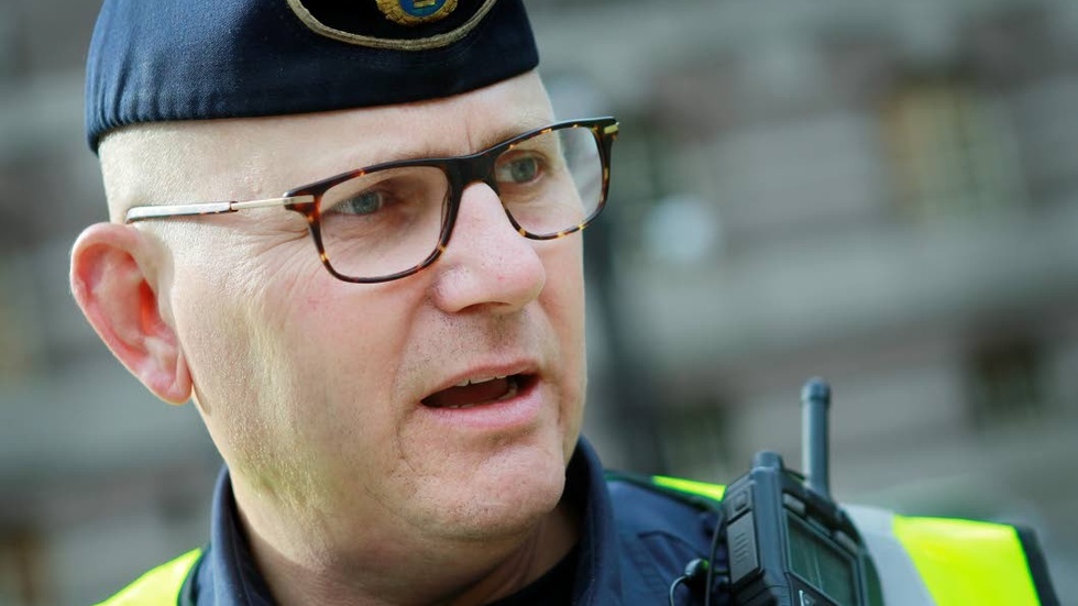 Polisens presstalesperson Thomas Agnevik meddelar att det fortfarande råder oklarheter kring den dödsolycka som ägde rum utanför Rimforsa under måndagen.