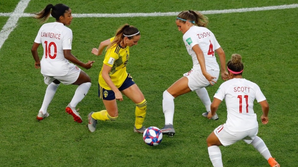 Sweden's Kosovare Asllani tries to dribble the ball past Canada's Ashley Lawrence, Shelina Zadorsky and Desiree Scott, from left to right, during the Women's World Cup round of 16 soccer match between Sweden and Canada at the Parc des Princes in Paris, France, Monday, June 24, 2019. (AP Photo/Michel Euler)
