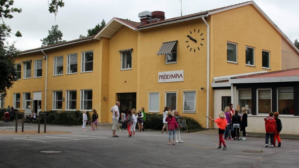 Kostnaden för skolskjutsar till Prolympia i Virserum delas mellan kommunen och skolan, enligt ett nytt avtal.