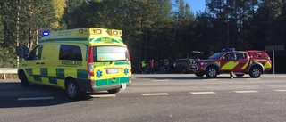 BLÅLJUS: Trafikolycka utanför Vimmerby – fem personer förda till sjukhus