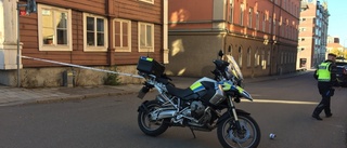 "Verkar vara kopplad till bilen med en tråd"