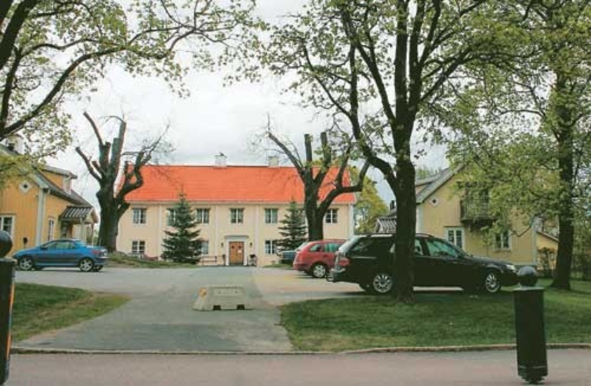 Församlingshemmet i Vimmerby ska renoveras, byggas om och byggas till. det kostar 21 miljoner kronor. Samtidigt kan det bli en höjning av kyrkoavgiften med 40 öre!