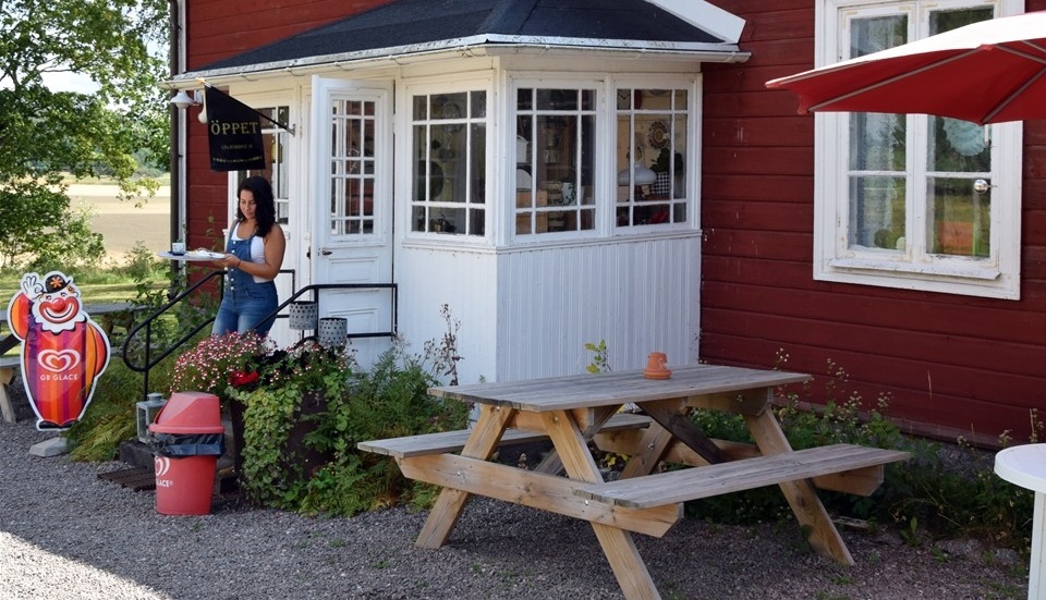 Turen avslutades med efterrätt hos Louise Isaxsson på Stiliga Stugan och hos Britt-Marie Fredriksson på Fresons Bageri och Trädgård.