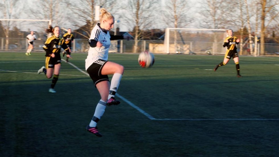 Clara Adolfsson hade stor del i Västerviks seger i och med att hon gjorde två mål.