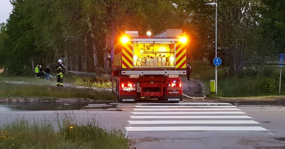 En gräsbrand i Västervik bröt ut på onsdagskvällen.