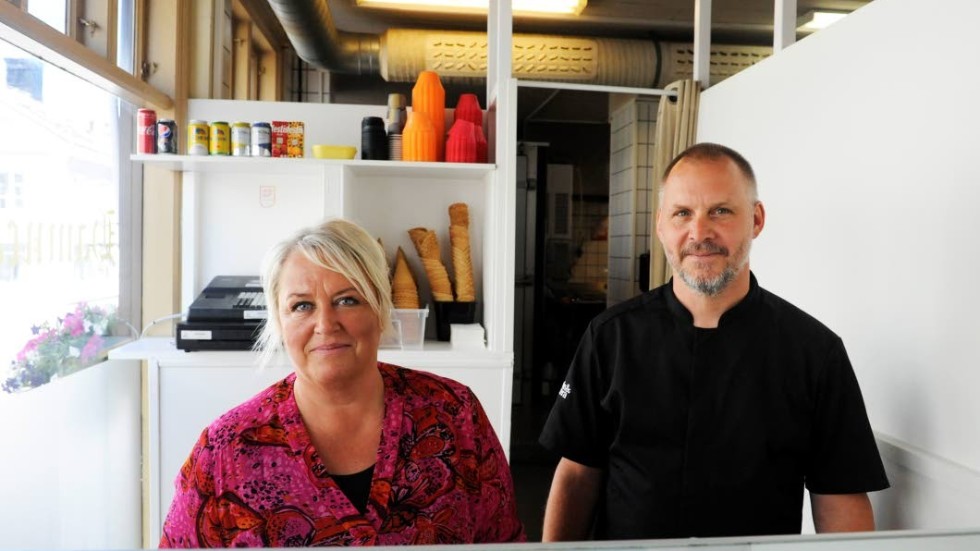 Sussi Johansson och Kjella Asp upplever att det finns för många kaféer i Västervik. Därför förändrar de sitt koncept och satsar på crepes.
