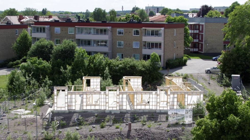 I mitten på maj avstannade byggarbetet på Kungsvägen igen. Grundplattan byggdes redan 2010. Ekonomiska problem och till slut konkurs stoppade bygget den gången.