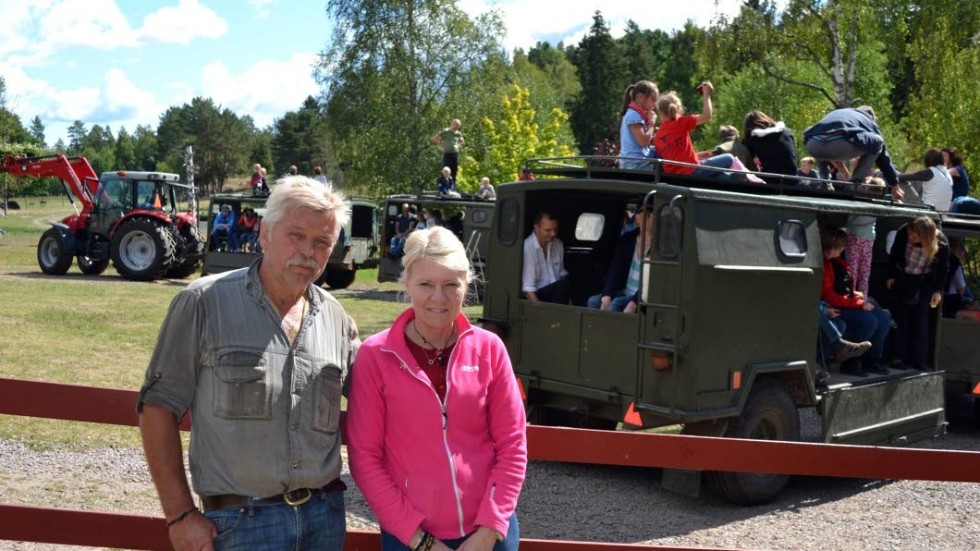 Kjell och Helen Svensson summerar en rekordsommar  för älgparken i Virum. Nästa år hoppas de kunna skola in en efterträdare som vill ta över verksamheten.